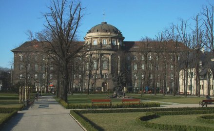 Budynek Collegium Maius w Poznaniu. To m.in. tu fałszywy profesor molestował kobiety