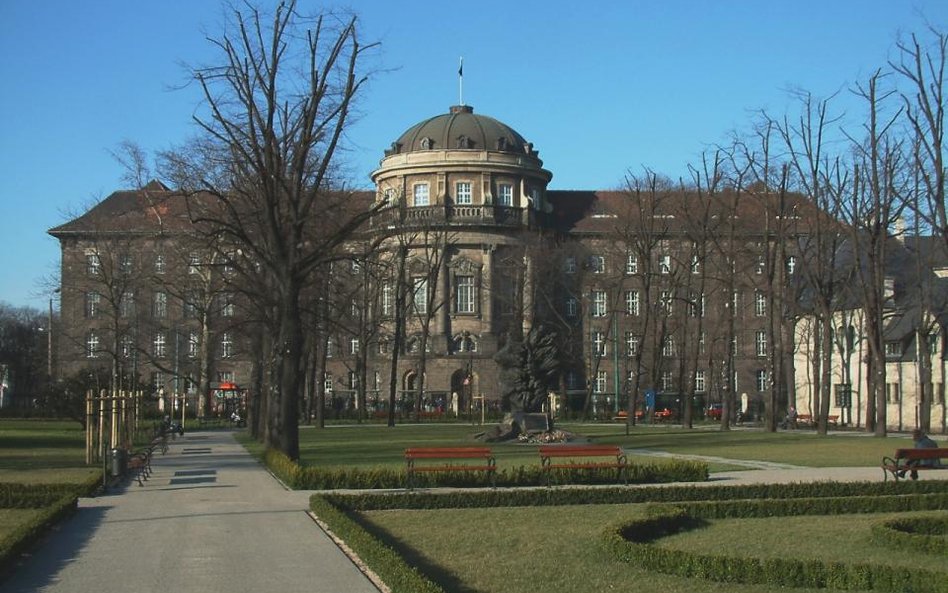 Budynek Collegium Maius w Poznaniu. To m.in. tu fałszywy profesor molestował kobiety