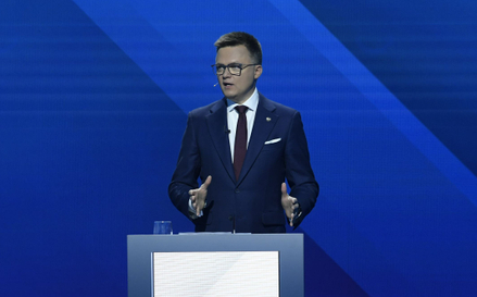 Szymon Hołownia podczas debaty w TVP, 12 maja