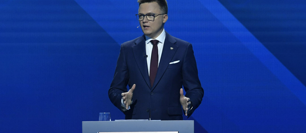 Szymon Hołownia podczas debaty w TVP, 12 maja