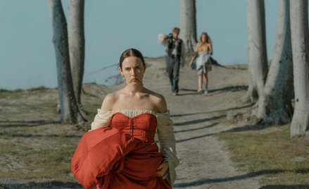 Lena (Martyna Byczkowska), marząc o filmówce, kręci odważny film z własnym udziałem