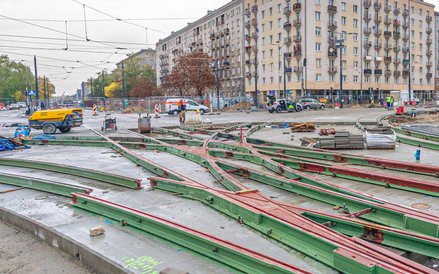 Wielkie puzzle już prawie są ułożone na skrzyżowaniu Grójeckiej z Banacha i Bitwy Warszawskiej 1920 