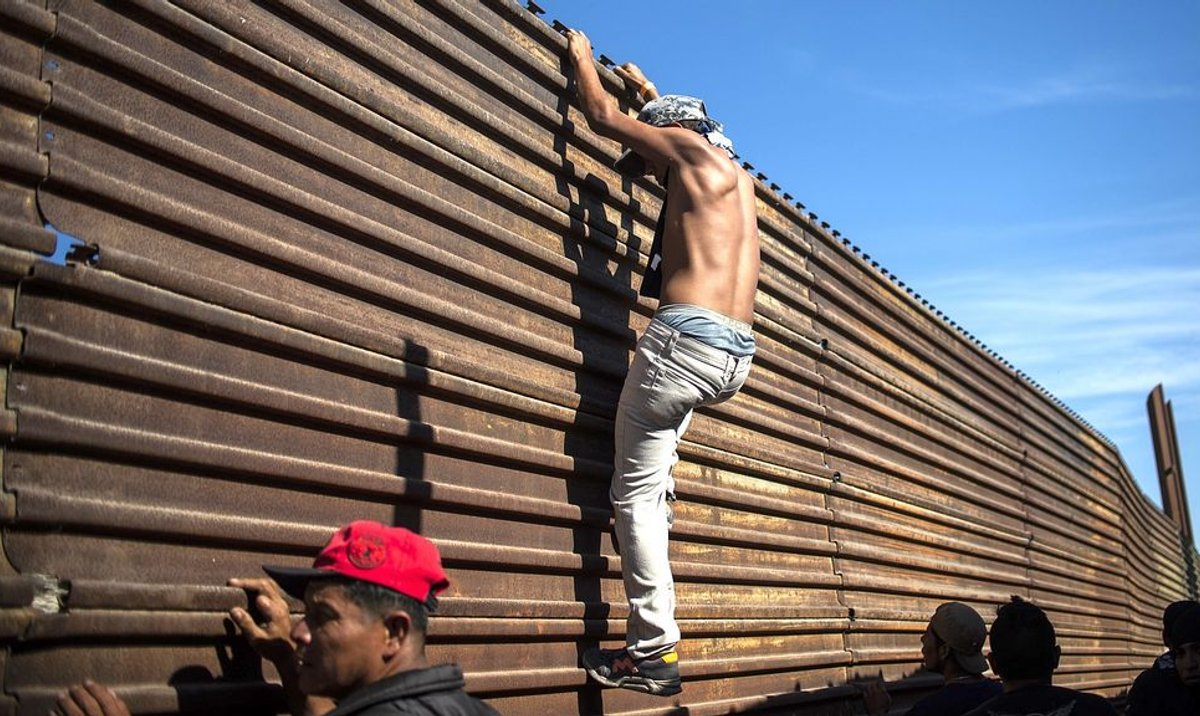 Granica USA z Meksykiem: Patrol graniczny użył gazu łzawiącego - rp.pl