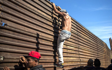 Granica USA z Meksykiem: Patrol graniczny użył gazu łzawiącego