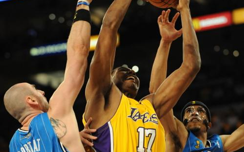 Marcin Gortat podczas meczu z Lakersami