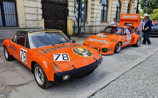 Wyścigowe Porsche w malowaniu Jägermeister