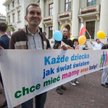 Jak wynika z badań opinii publicznej, większość Polaków nie zgadza się na to, by pary homoseksualne 