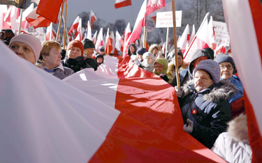 Zdaniem warszawskiego ratusza w "Proteście Wolnych Polaków" wzięło udział 35 tys. osób. PiS podaje, 