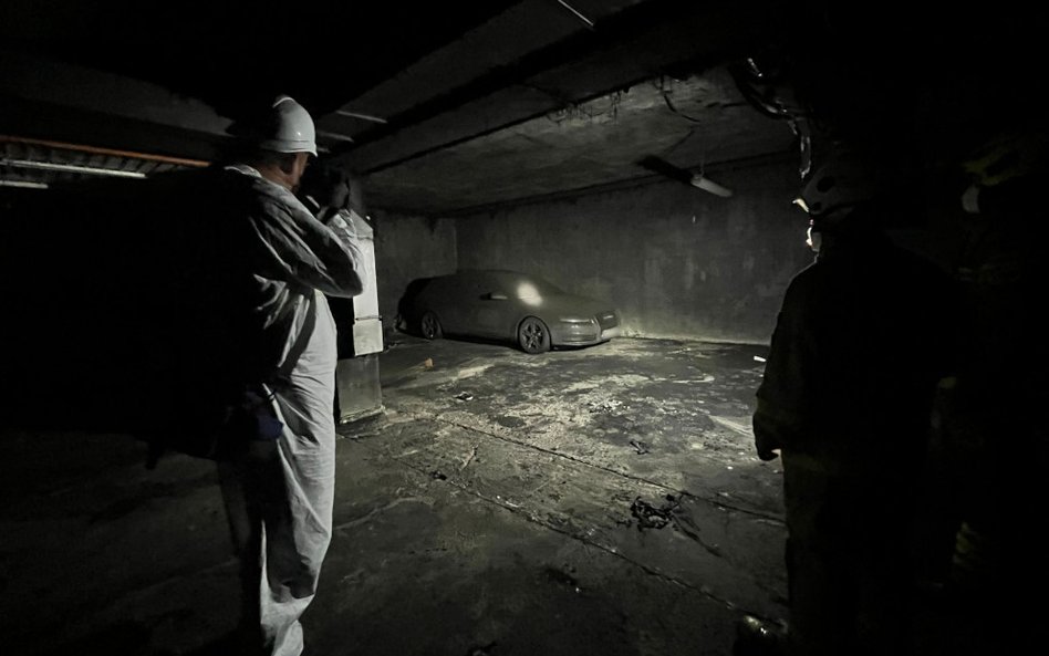 W garażu widać również ślady wody