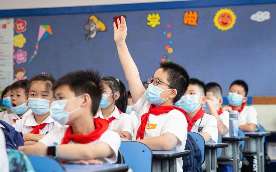 Wuhan: Uczniowie poszli do szkół po raz pierwszy od stycznia