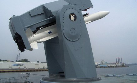 Wyrzutnia rakiet MK-13 wyposażona w pocisk SM-1