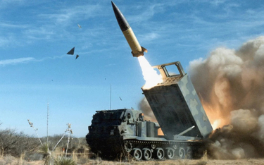 Stany Zjednoczone przekażą Ukrainie kolejne cztery artyleryjskie wyrzutnie rakietowe M142 HIMARS. We