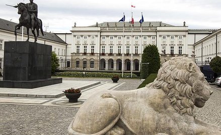 Marek Czarnecki, były dyrektor Centrum Obsługi Kancelarii Prezydenta, dostanie w sumie na odchodne 2
