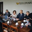 Od lewej siedzą tyłem: Jacek Skała (Związek Zawodowy Prokuratorów i Pracowników Prokuratury), Krysti