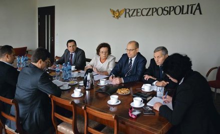 Od lewej siedzą tyłem: Jacek Skała (Związek Zawodowy Prokuratorów i Pracowników Prokuratury), Krysti
