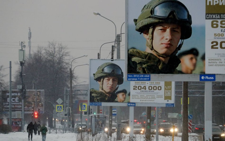 Petersburg. Bannery zachęcające do służby wojskowej