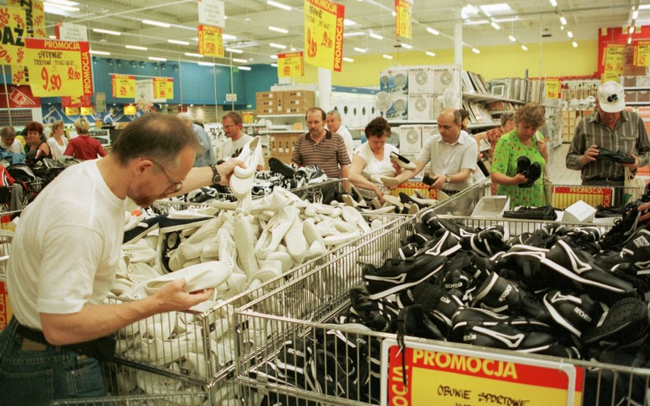 Zwyczaje zakupowe Polaków kierują ich w stronę tanich sklepów