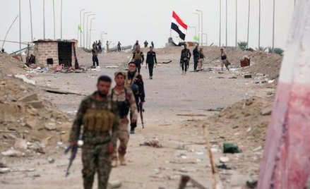 Irak: Zwłoki 150 przeciwników Państwa Islamskiego w zbiorowym grobie