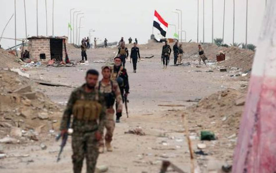 Irak: Zwłoki 150 przeciwników Państwa Islamskiego w zbiorowym grobie