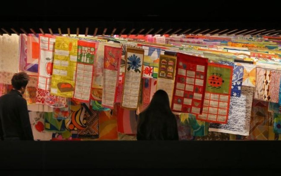 Szale z kolekcji Pae White