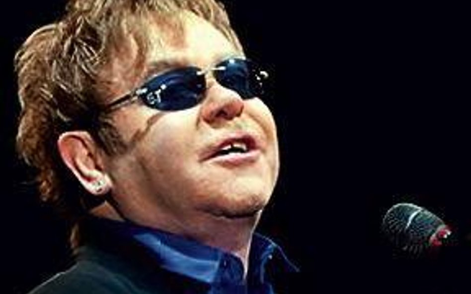 Elton John dobry nawet na deszcz