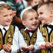 Jasnowłosi Słowianie-muzułmanie podczas święta Id al-Fitr w kosowskiej Prisztinie: są u siebie