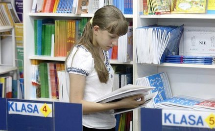 MEN: dobór podręczników przez nauczyciela powinien opierać się na przesłankach dydaktycznych, które 