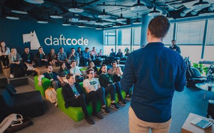 Firmy doceniły już tzw. mądrość tłumu. Samorządy dopiero odkrywają zalety hackathonów.