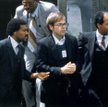 John Hinckley (w środku) usiłował w 1981 roku zastrzelić prezydenta USA Ronalda Reagana