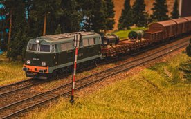 Głównym punktem wystawy jest imponująca makieta kolejowa o długości aż 75 metrów