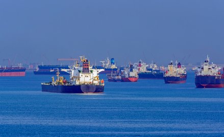 14 tankowców z rosyjską ropą  utknęło w drodze do Indii