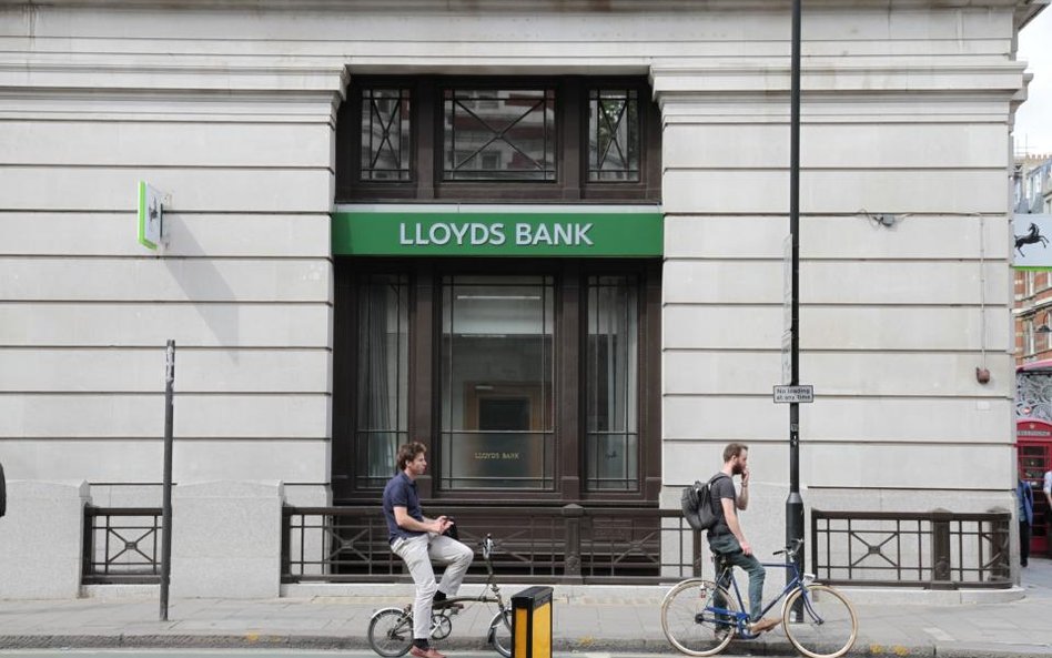 Lloyds musi dalej oszczędzać