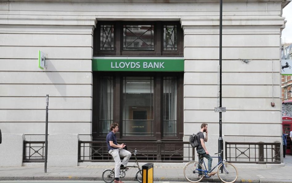 Brytyjski bank Lloyds tnie zatrudnienie i likwiduje 200 oddziałów