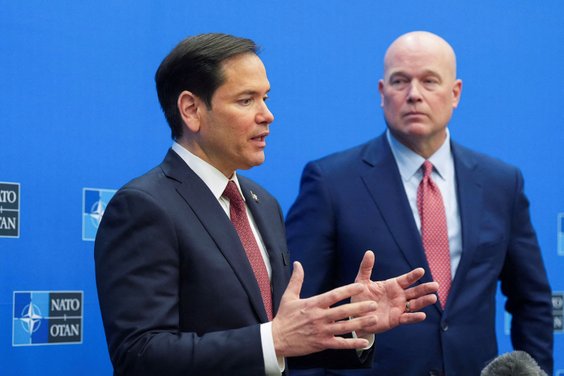Sekretarz stanu USA Marco Rubio i Matthew Whitaker, ambasador Stanów Zjednoczonych przy NATO