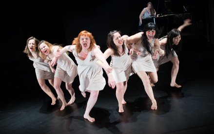 „Krzywicka/Krew” Aliny Moś-Kerger.