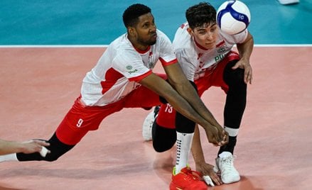 Siatkarze reprezentacji Polski Wilfredo Leon  i Jakub Nowak podczas meczu grupy B mistrzostw Europy 