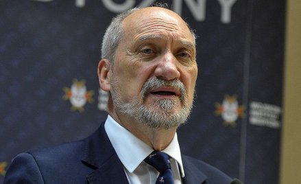 Macierewicz: Tamta ekipa okłamywała wszystkich dookoła