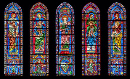 Witraże w Chartres (fot.PtrQs, CC BY-SA 3.0)
