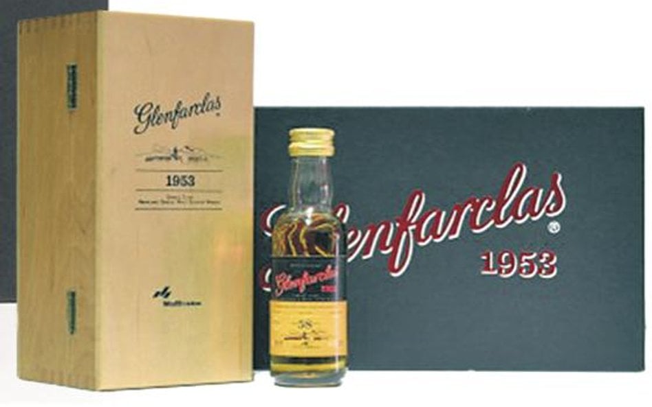 Na marcowej aukcji miniaturka 58-letniej Glenfarclas, poszła za 1123 euro.