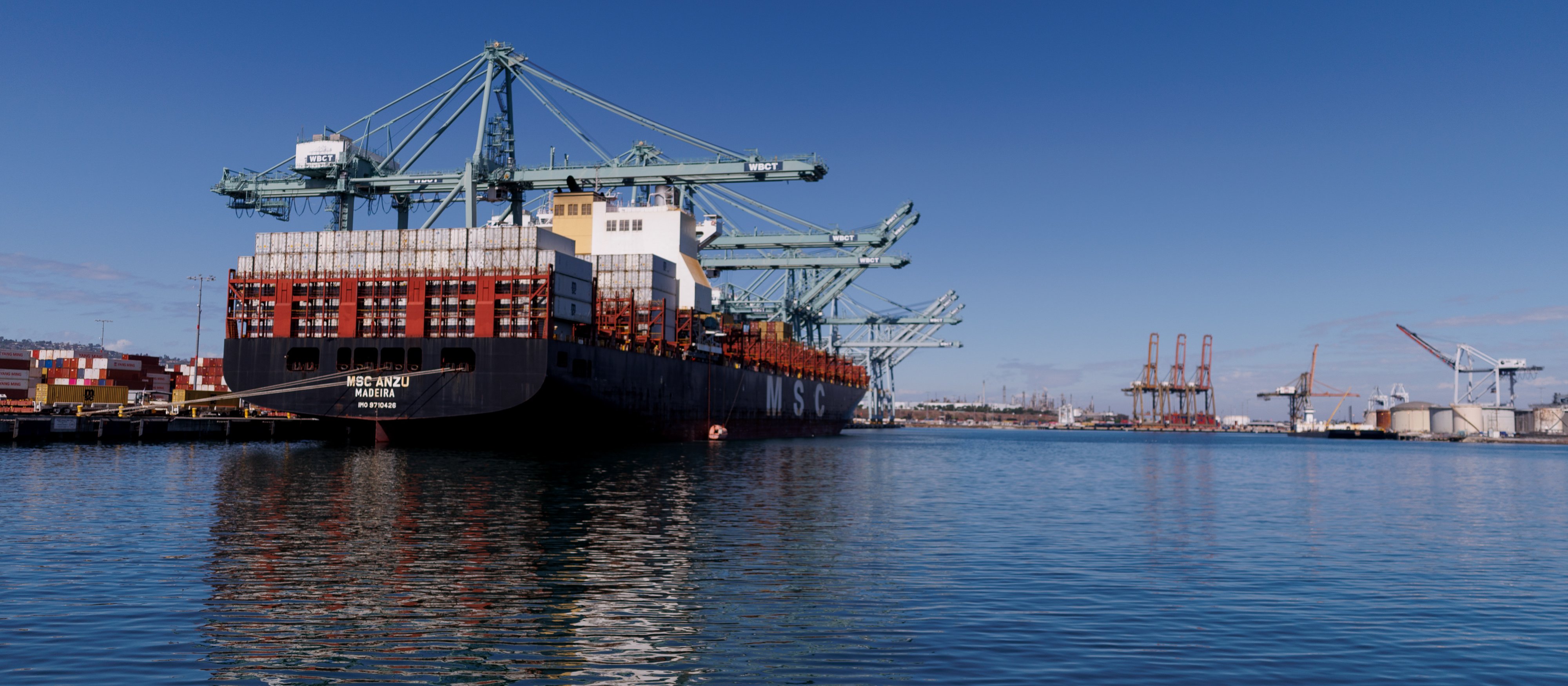 Deficyt handlowy USA gwałtownie spadł w sierpniu, co sprzyja PKB