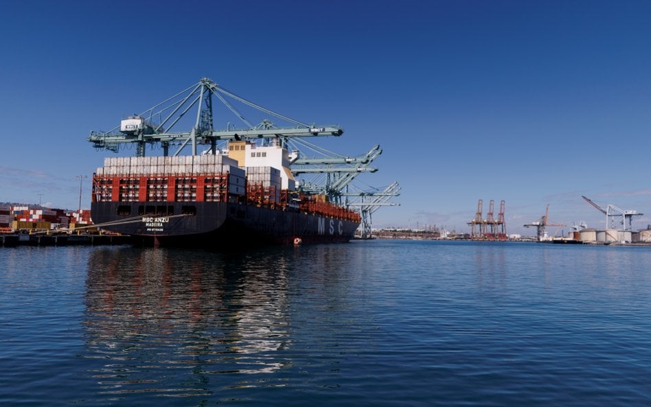 Deficyt handlowy USA gwałtownie spadł w sierpniu, co sprzyja PKB