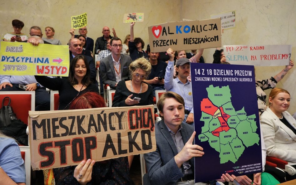 XXVI sesja Rady m.st. Warszawy w stołecznym Pałacu Kultury i Nauki. Radni odrzucili projekty w spraw