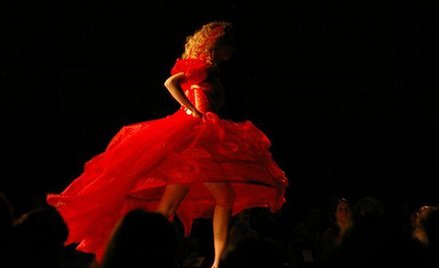 Czerwień – podwójne wodzenie na pokuszenie