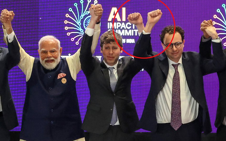 Wielki zgrzyt na AI Impact Summit w Indiach. Szefowie gigantów AI OpenAI Sam Altman i Antropic Dario