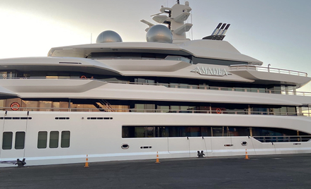 Amadea został przekazana władzom USA