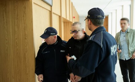 Ksiądz Jacek K. doprowadzony na rozprawę w Sądzie Rejonowym w Sosnowcu