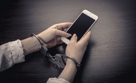 Poufność rozmowy więźnia z pełnomocnikiem, który nie jest adwokatem lub radcą prawnym