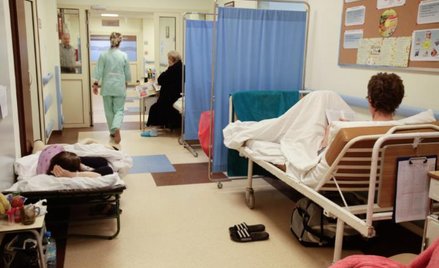W Szpitalu Wolskim brakuje nie tylko miejsc w salach, ale nawet łóżek