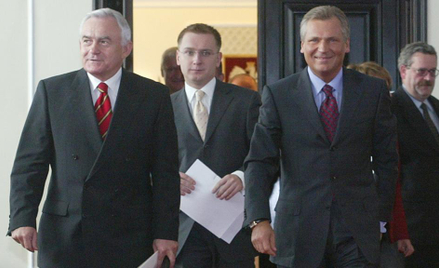 Październik 2002 r. Młoda twarz polskiej lewicy w otoczeniu starszych, doświadczonych kolegów. Micha