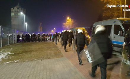 Po burdach na meczu Piasta Gliwice z Górnikiem Zabrze policja zatrzymała siedem osób